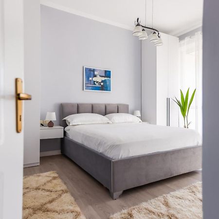 Viewpoint Central Apartment Тирана Экстерьер фото