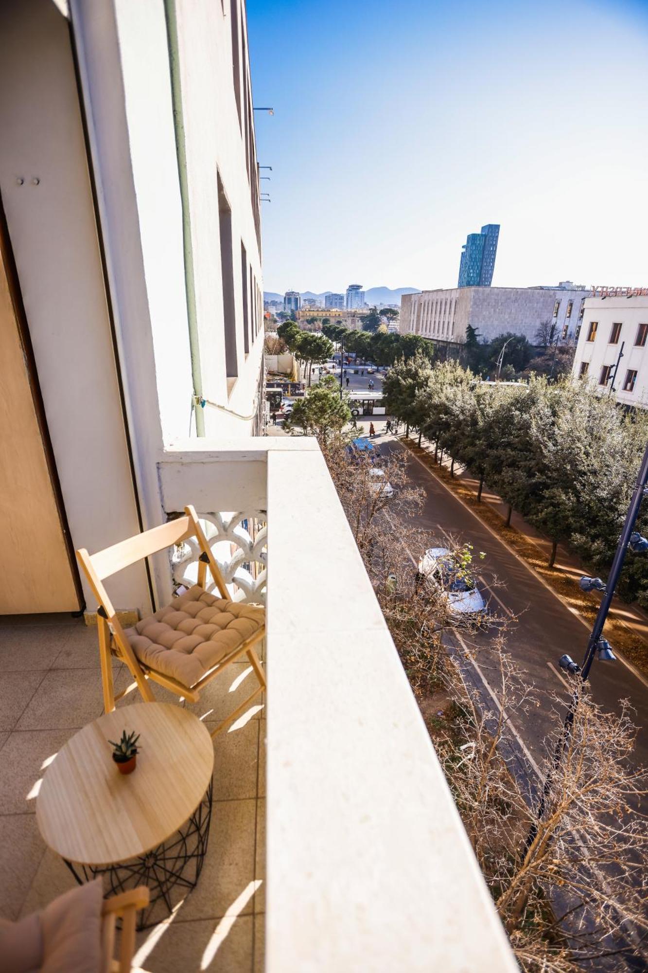 Viewpoint Central Apartment Тирана Экстерьер фото